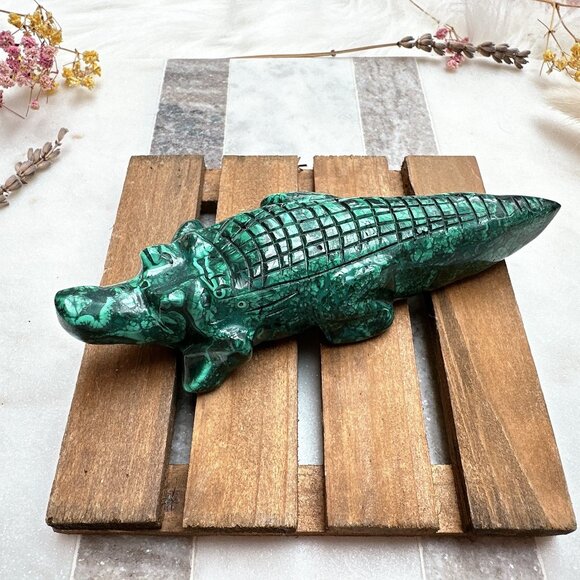 Gorgeous Malachite Alligator/Crocodile Carving - Picture 9 of 10